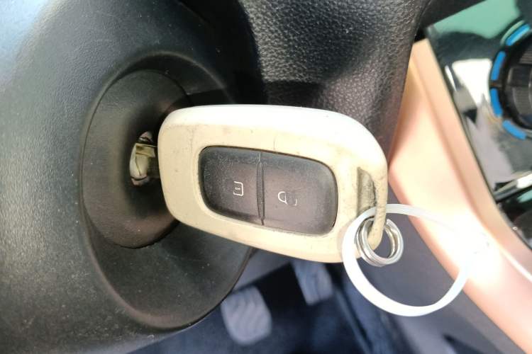 Used Dongfeng NAMMI BOX 2022 Chasing Wind Edition 331 km Standard Model
