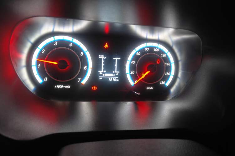 Used CHANGAN KAICHENG Ruixing M60 2023 1.6L CNG Comfort-Grade 6-Seater Passenger Vehicle