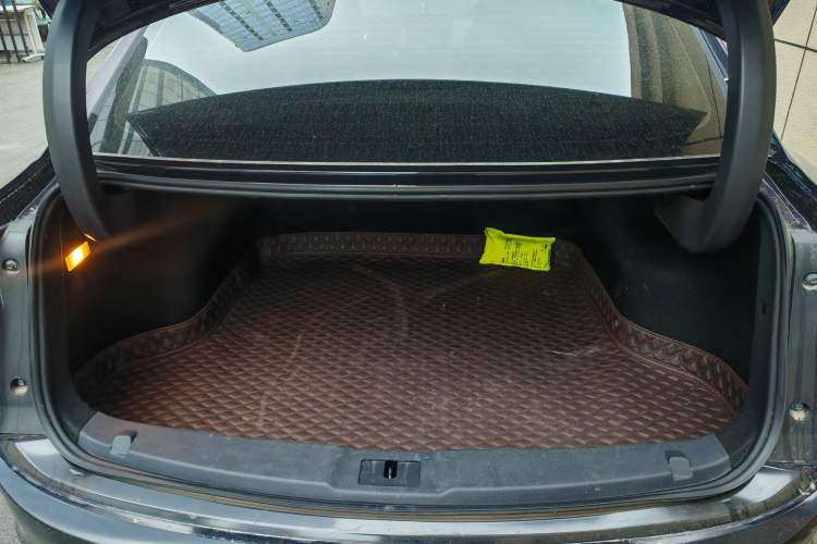 Used Hongqi E-QM5 2022 431 km Charge & Enjoy Edition
