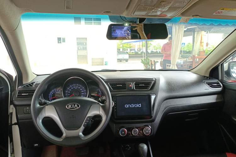 Used Kia K2 2015 Sedan 1.4L Automatic GLS Center Console