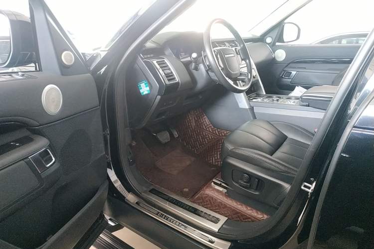 Used Land Rover Discovery 2020 2.0T SE
