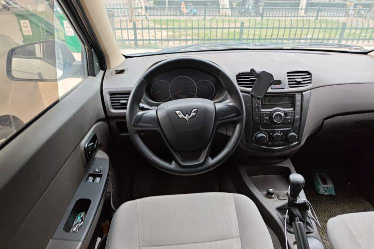 Used Wuling Hongguang 2020 1.2L S Base Model China VI LSI Steering Wheel