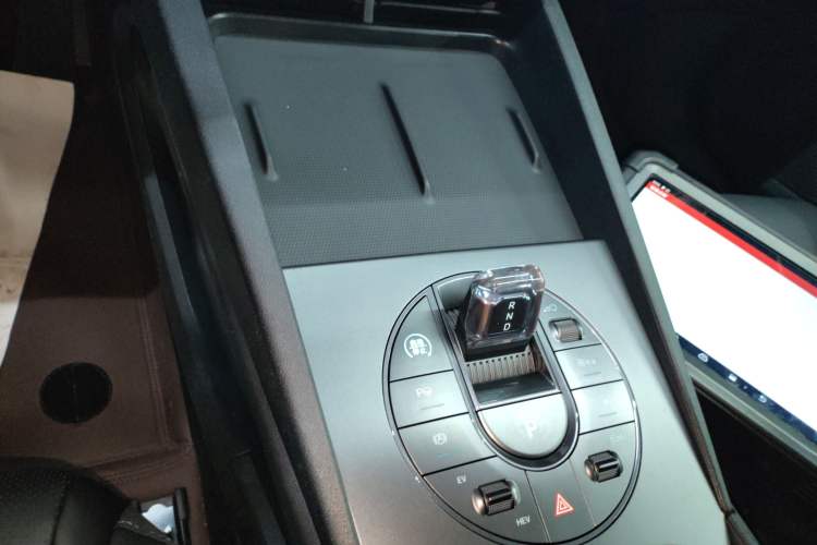 Used BYD Seal 06 New Energy 2025 DM-i Smart Drive 80KM Luxury Model Gear Lever