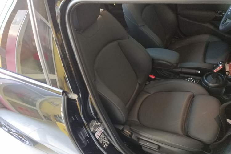 Used MINI MINI 2023 1.5T COOPER King's Cross Special Edition Five-Door Version
