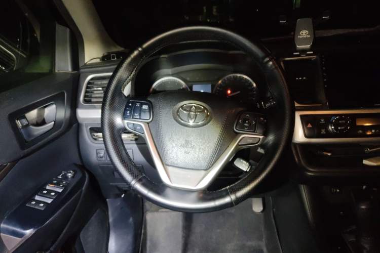 Used Toyota Highlander 2015 2.0T Four-Wheel Drive Luxury Edition 7-Seater
