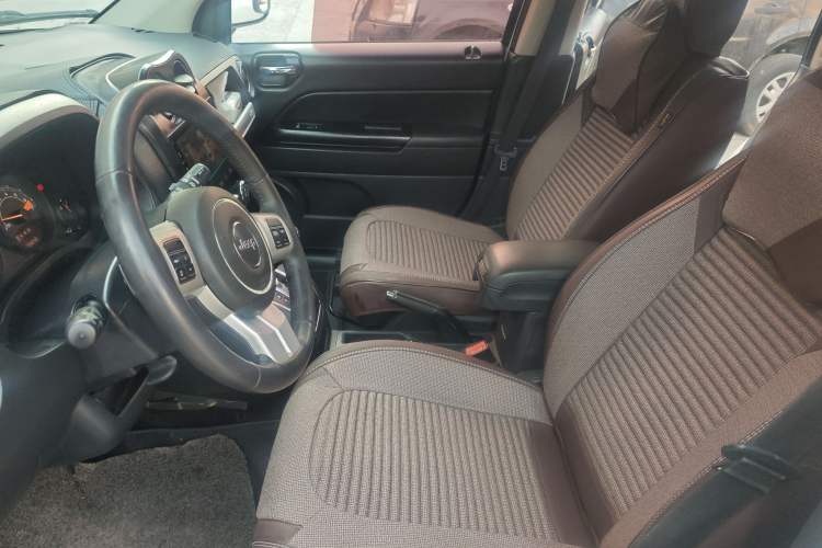 Used Jeep Compass 2013 2.0L two-wheel drive sport version