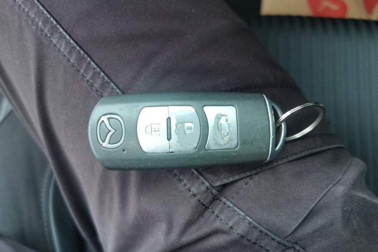 Used Mazda 3 Axela 2014 Sedan 1.5L Manual Comfort Model Interior 1