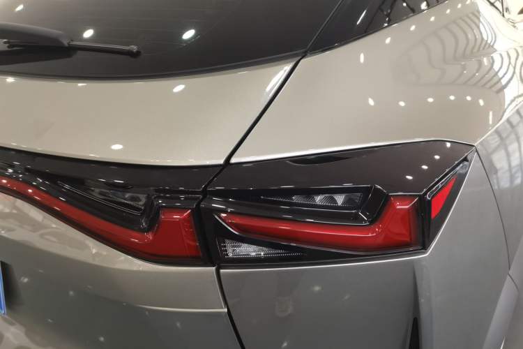 Used CHANGAN OSHAN Z6 2022 Blue Whale 1.5T DCT Smart Edition Urban Version Exterior 3