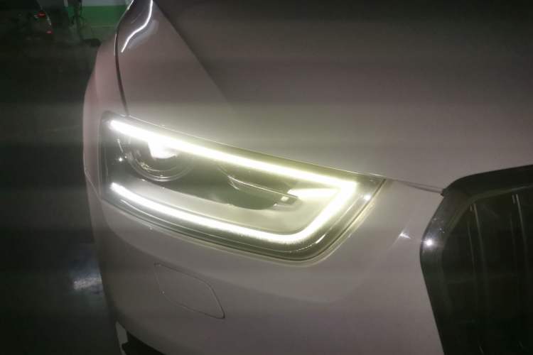 Used Audi Q3 2015 30 TFSI Comfort Model Right Front Headlight