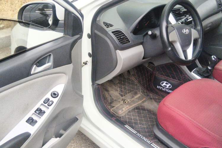 Used Hyundai Verna (older generation) 2010 Sedan 1.4L Manual Comfort GS
