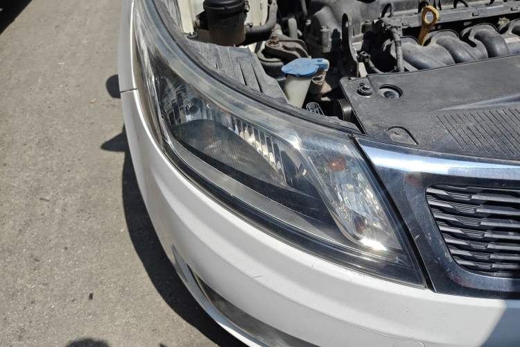 Used Kia K2 2012 Sedan 1.4L MT GLS Commemorative Edition
