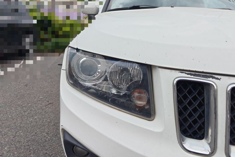 Used Jeep Compass 2013 2.4L four-wheel-drive sport version Right Front Headlight