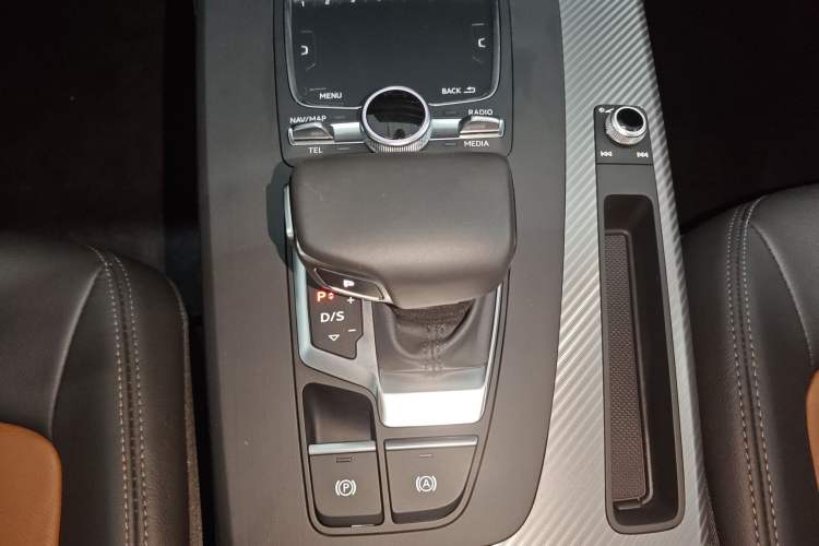 Used Audi Q5L 2020 45 TFSI Prestige Fashion Model Gear Lever