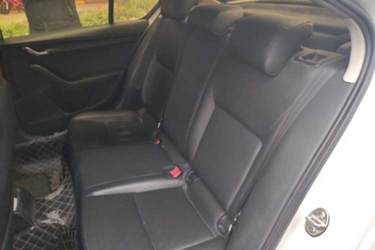 Used Skoda Octavia 2015 Classic Model 1.6L Manual Eado Version
