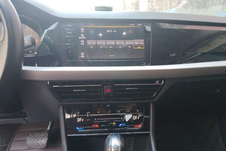 Used Volkswagen Lavida 2022 280TSI DSG Luxury Edition Audio And AC Panel