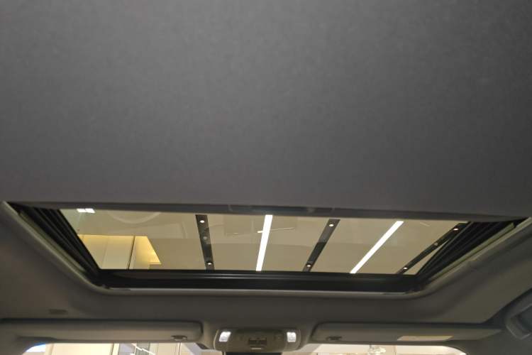 Used Toyota SIENNA 2021 2.5L Hybrid Luxury Edition Headliner