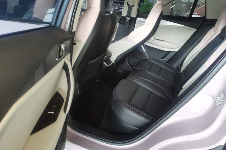 Used Lynk & Co 06 EM-P 2023 1.5T Remix PHEV Shero