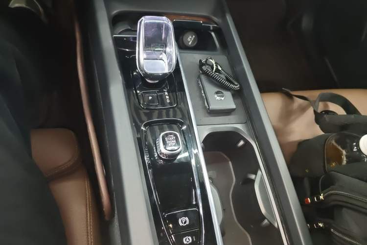 Used Volvo XC60 New Energy 2025 Plug-in Hybrid Long-Range All-Wheel Drive Smart & Luxurious Edition