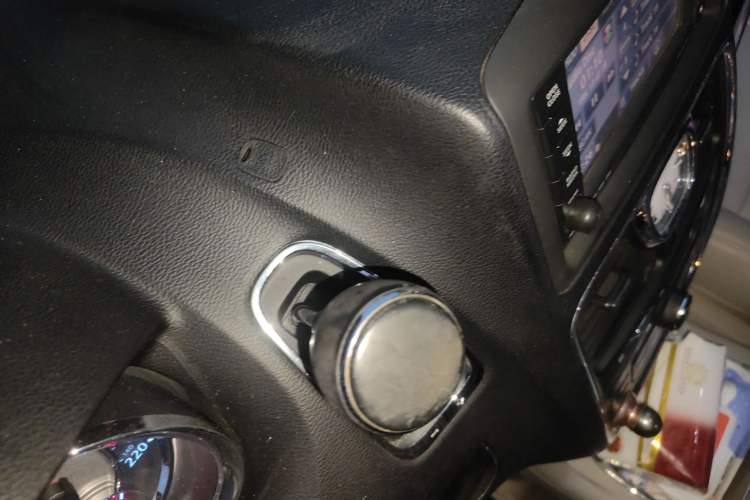 Used Chrysler Grand Voyager 2013 3.6L Luxury Edition Gear Lever