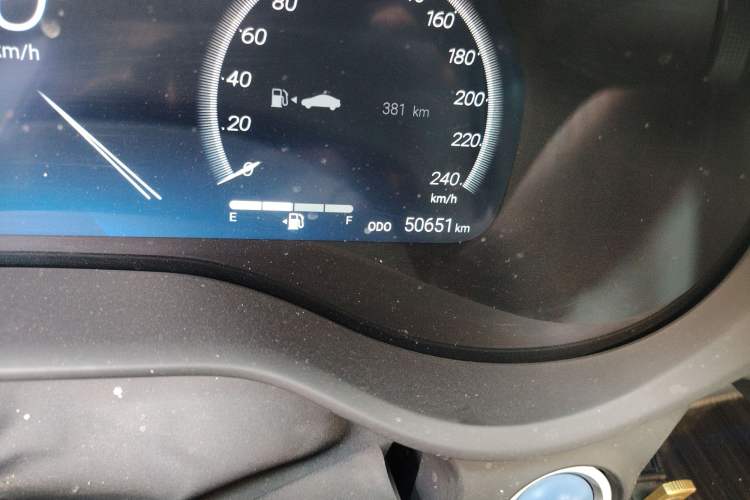 Used Toyota SIENNA 2021 2.5L Hybrid Platinum Edition Odometer Close Up