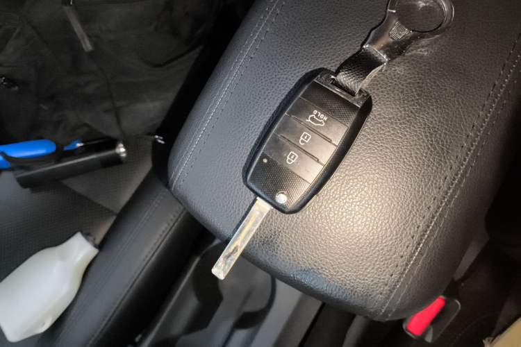 Used Kia Carens 2013 2.0L 7-Seater Automatic Comfort Edition China V Standard
