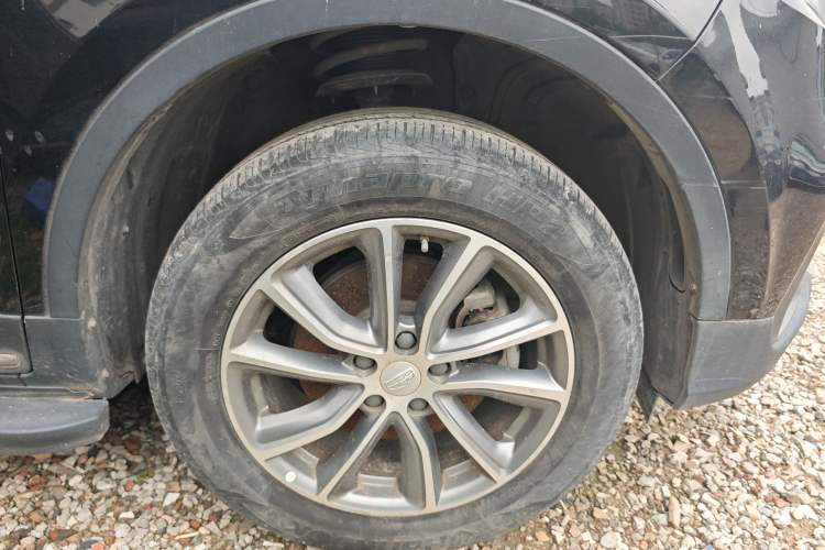 Used Geely Auto Emgrand X7 Sport 2018 1.8TD Automatic Two-Wheel Drive Smart 4G Connected Version Right Front Wheel Hub