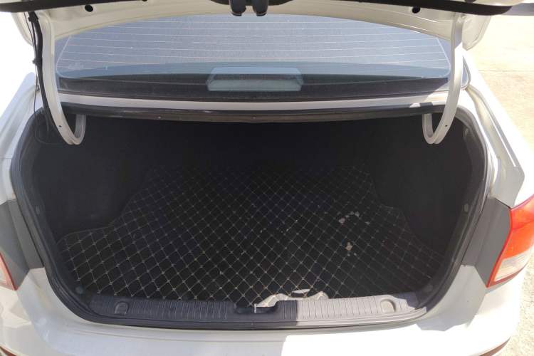 Used Kia K2 2015 Sedan 1.4L MT GLS