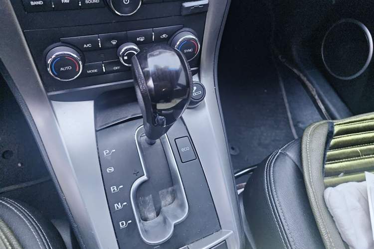 Used Chevrolet Captiva 2015 2.4L 4x4 Flagship Edition 7-Seater
