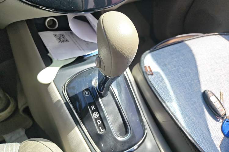 Used Nissan Tiida 2011 1.6L CVT Smart Version Gear Lever