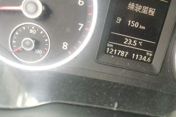 Used Volkswagen Tiguan 2010 2.0 TSI Automatic All-Wheel-Drive Elite Edition Odometer Close Up