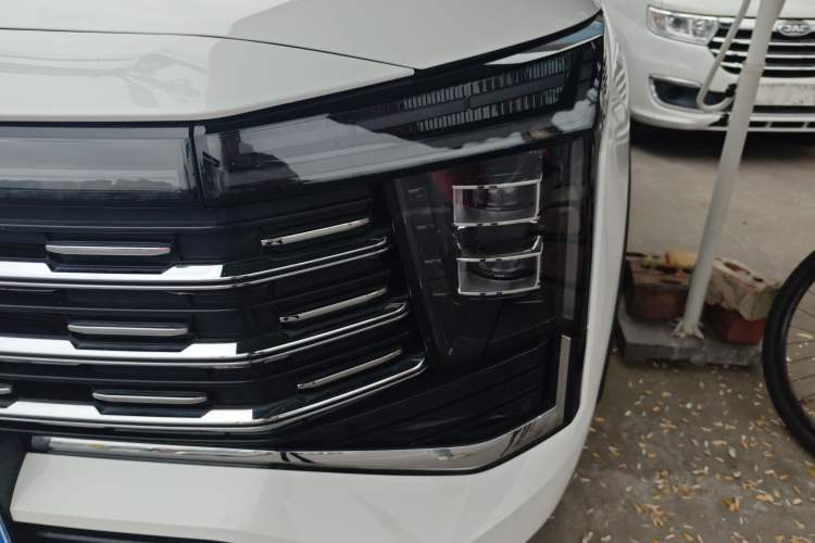 Used SOL X8 PLUS 2023 1.5 TGDI DCT Smart Edition 7-Seater