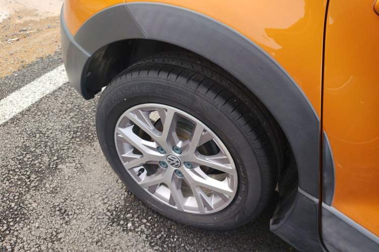 Used Volkswagen Polo 2016 1.6L Cross Polo Automatic Right Rear Wheel Hub