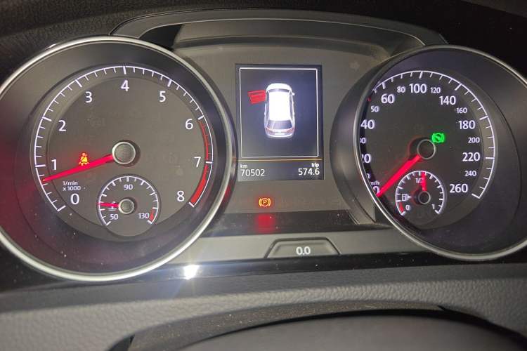 Used Volkswagen Golf 2014 1.4TSI Luxury Travel Edition Odometer Close Up