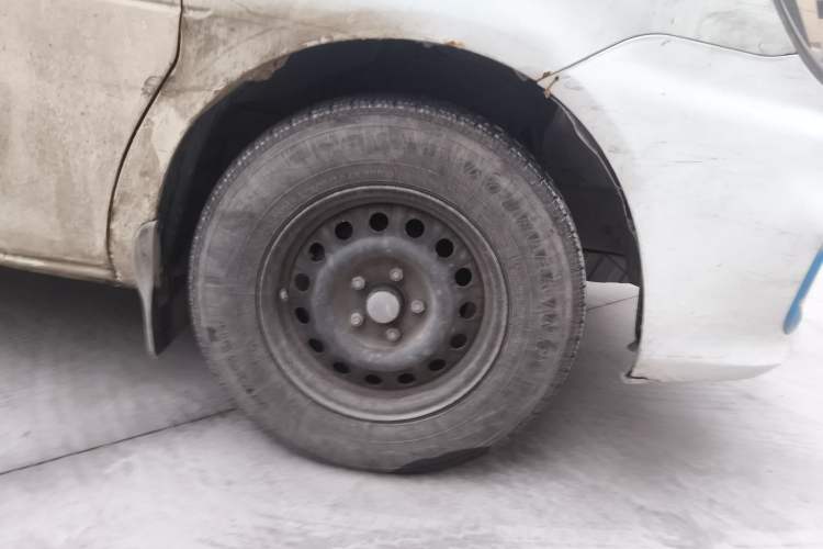 Used FORTHING Lingzhi M5 2020 Comfort Model 5 Seats Right Front Wheel Hub