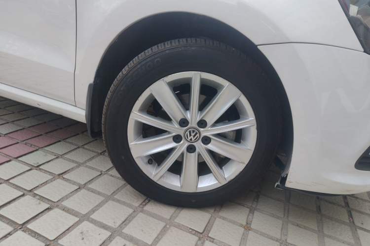 Used Volkswagen Polo 2014 1.4L Automatic Comfort Edition Right Front Wheel Hub