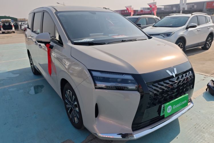 Used Wuling Wuling Starlight 730 2025 Model Plug-in Hybrid 125km Luxury Edition
