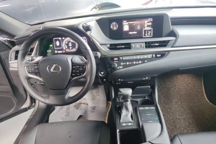 Used Lexus ES 2018 300h Premier Edition China VI Standard
