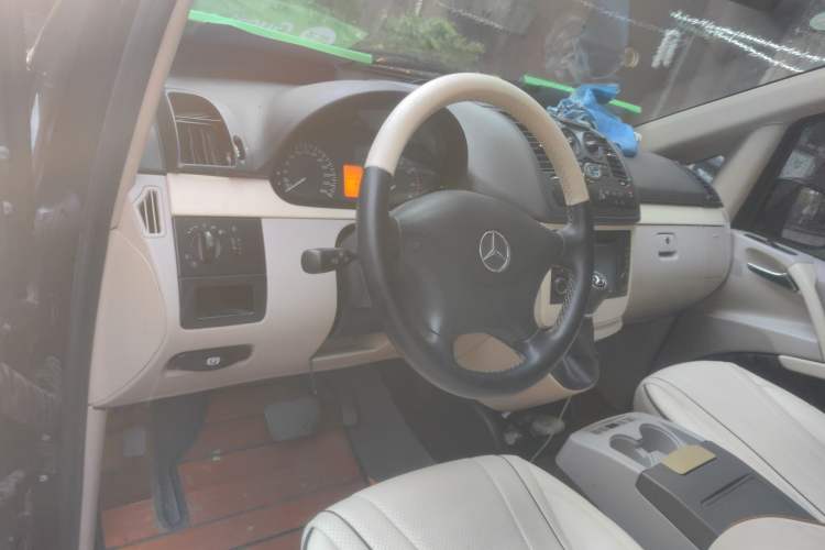 Used Mercedes-Benz Vito 2013 3.0L Elite Edition Center Console