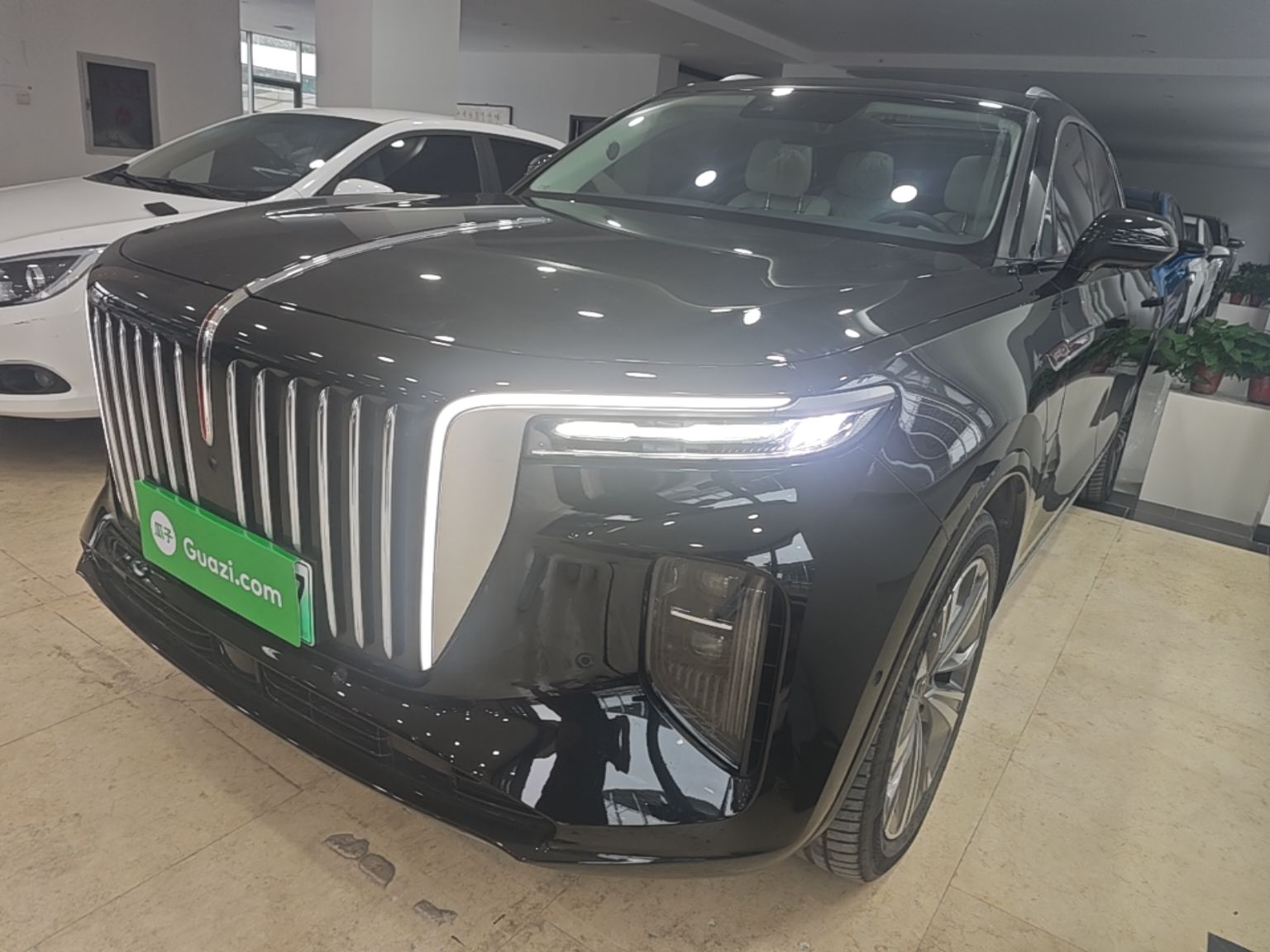 Unter der Vorderseite des Autos