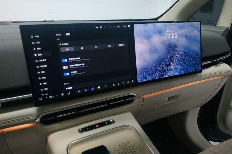 Used VOYAH Dream 2025 PHEV Four-Wheel-Drive Flagship Kunpeng Edition
