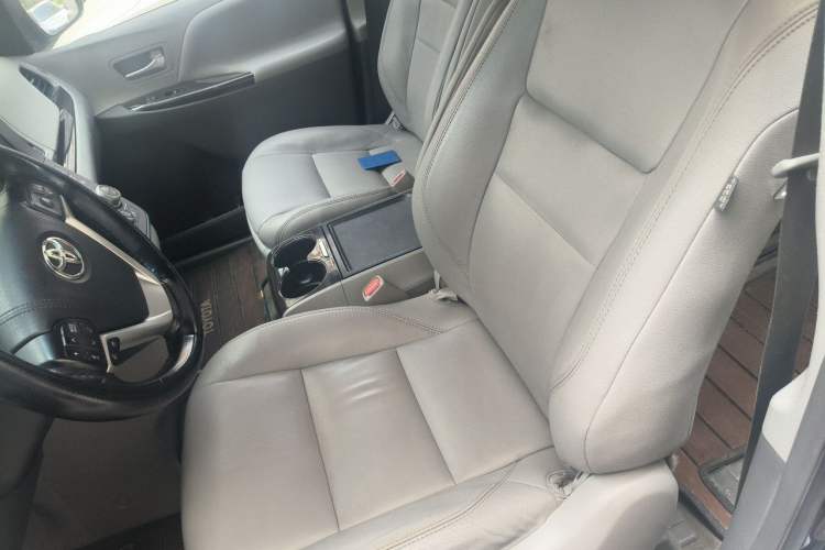 Used Toyota SIENNA 2017 3.5L Four-Wheel Drive LE Trim 7 Seats – U.S. Specification
