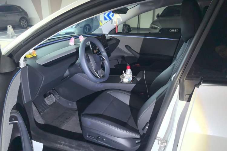 Used Tesla Model 3 2023 Rear-Wheel-Drive Version Left Front Seat