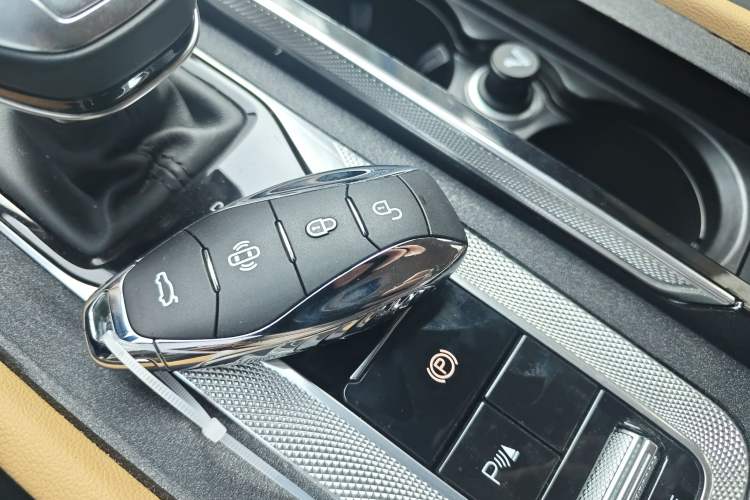 Used Hongqi H5 2023 2.0T Automatic Smart Connect Flagship Edition