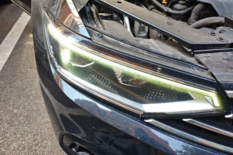 Used Volkswagen Magotan 2020 330TSI DSG Luxury Edition Right Front Headlight