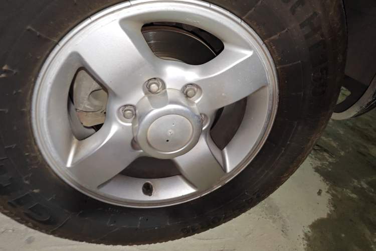 Used Nissan Paladin 2013 2.4L Two-Wheel Drive Standard Edition Emission Standard China IV Right Front Wheel Hub
