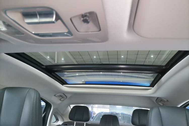 Used Fengyun A8L 2025 1.5 TGDI 145 km Luxury Version Headliner