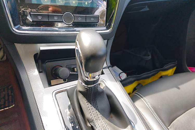 Used Roewe RX5 2016 30T Two-Wheel Drive Automatic Internet Smart Edition Gear Lever