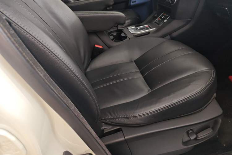 Used Land Rover Discovery 2015 3.0 SC V6 HSE Right Front Seat