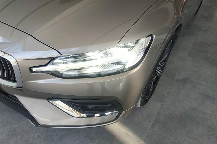 Used Volvo V60 2020 T5 Zhiyuan Luxury Edition
