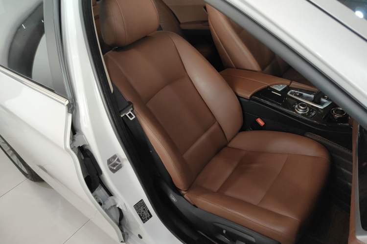 Used BMW 5 Series 2014 525Li Leading Model